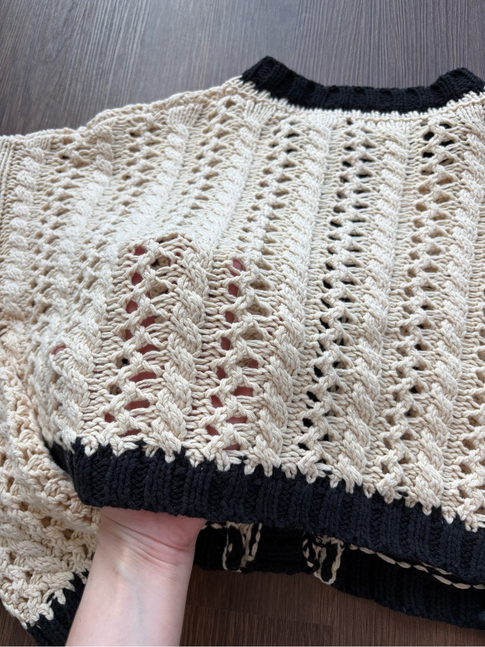 NWOT Moon River Cream Crochet Cardigan with Black Trim and Buttons Size Large - Picture 3 of 7